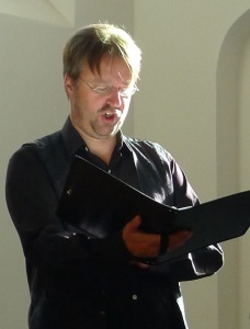 Tenor Erik Janse in de titelrol van de cantate De verloren zoon tijdens het concert van 25 sept 2016 te Doorn.